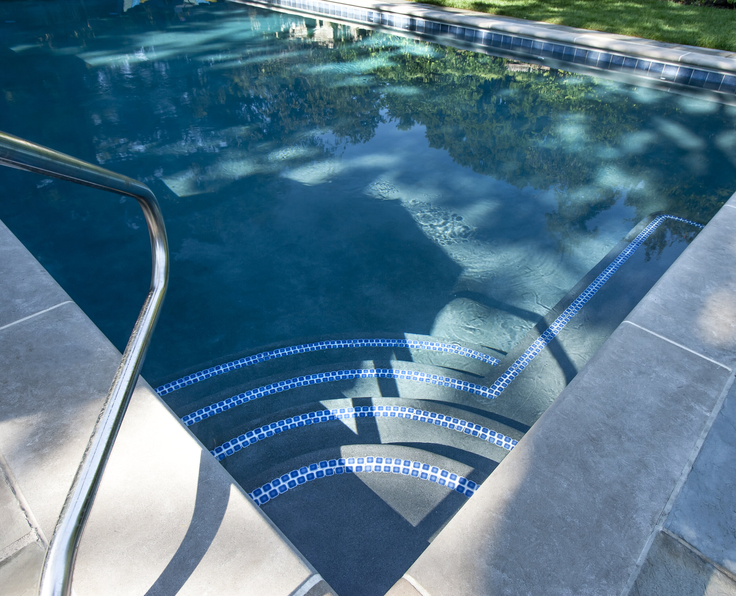 Step leading in a swimming pool
